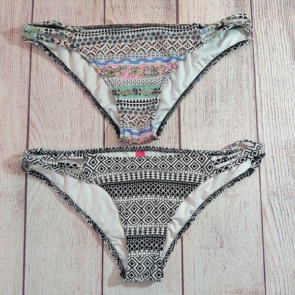 Pair of Victoria's Secret The Strappy Cheeky bikini bottoms sz S - Picture 1 of 13